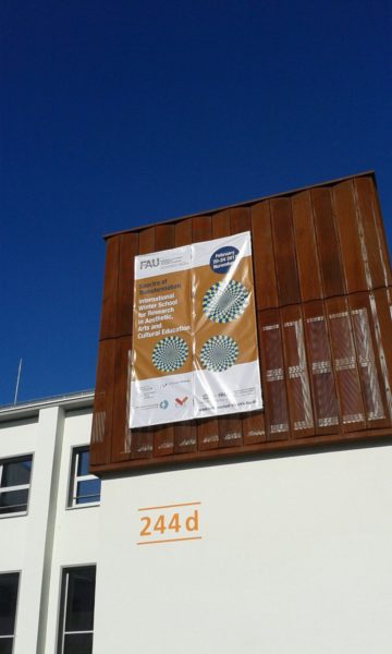 Winterschool-Plakat auf AEG